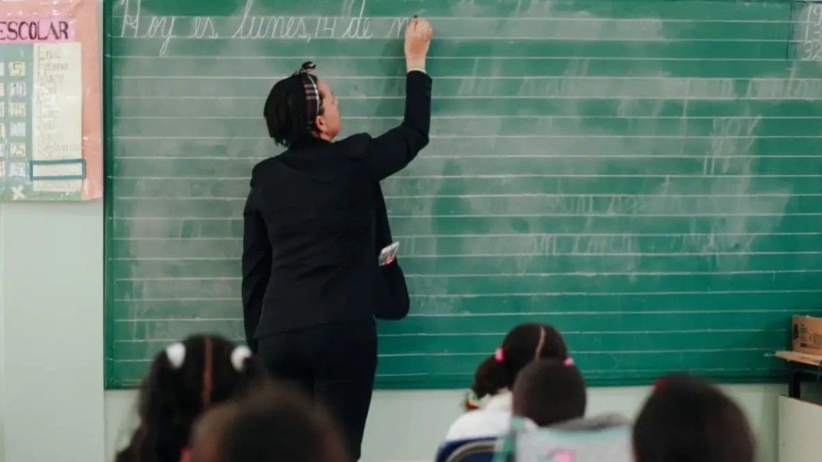 Desafíos en la educación dominicana: evaluación docente y aprendizaje estudiantil