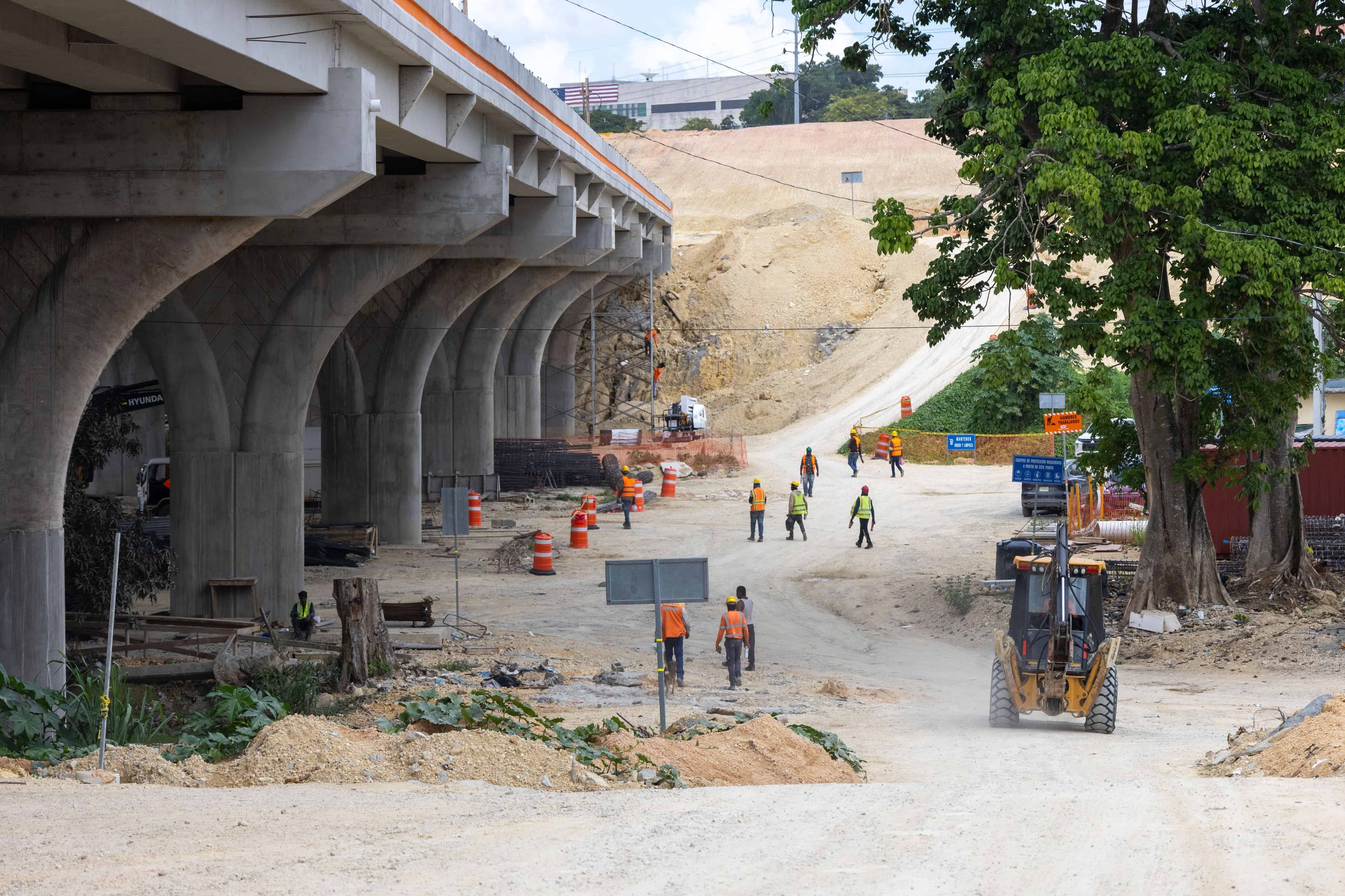 Avanzan obras de infraestructura en la avenida República de Colombia