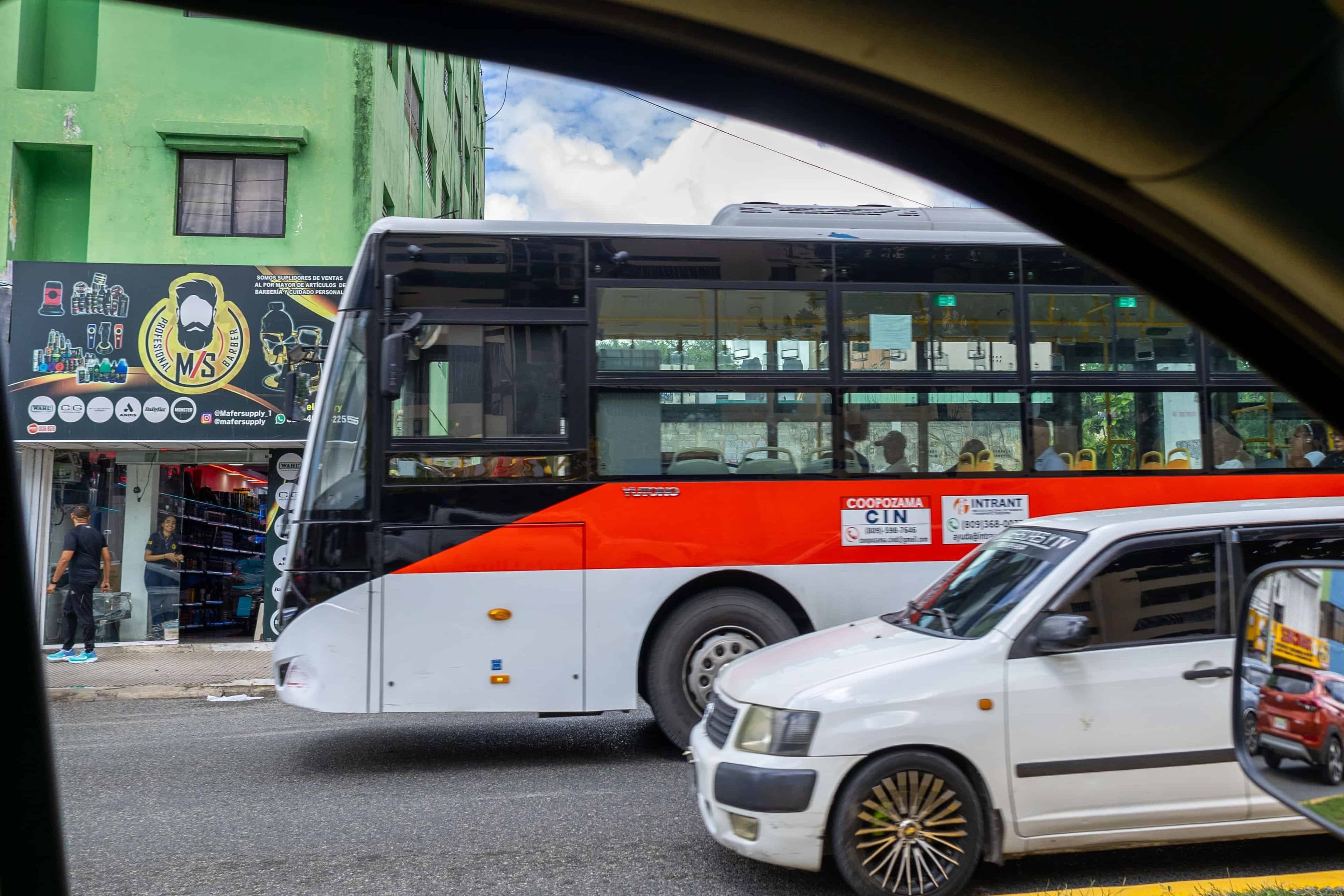 Debate sobre publicidad en autobuses del Gran Santo Domingo