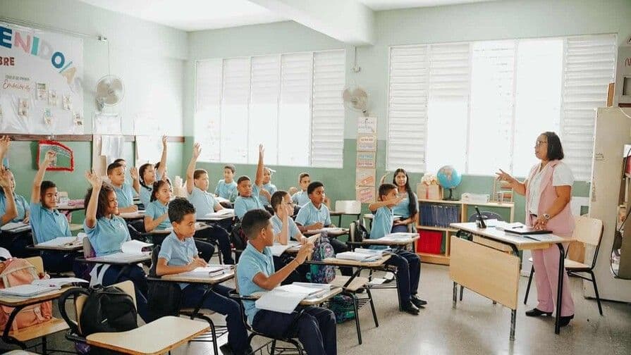 Inicia pago de incentivos por Evaluación del Desempeño Docente en República Dominicana