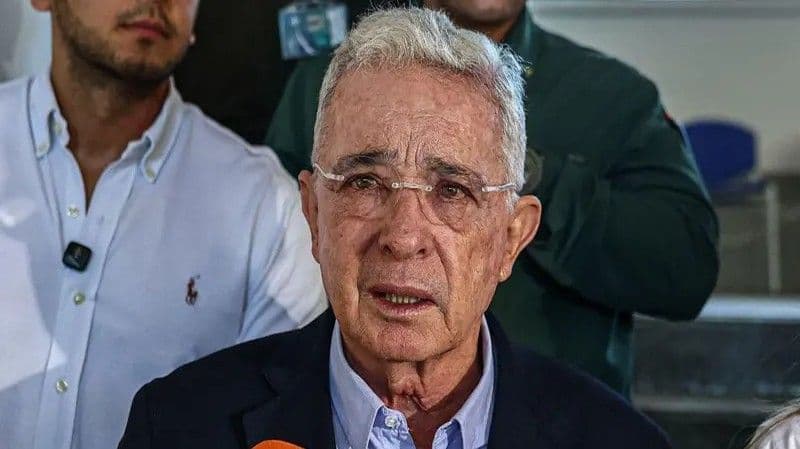 Fiscalía de Colombia cita a Álvaro Uribe por caso paramilitar