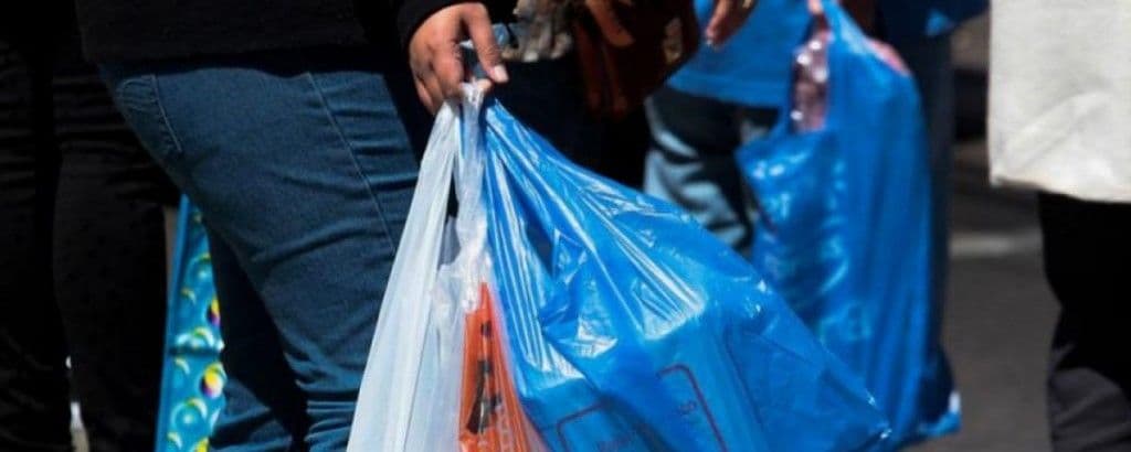 Reforma a la Ley de Residuos Sólidos podría eliminar la gratuidad de las fundas plásticas