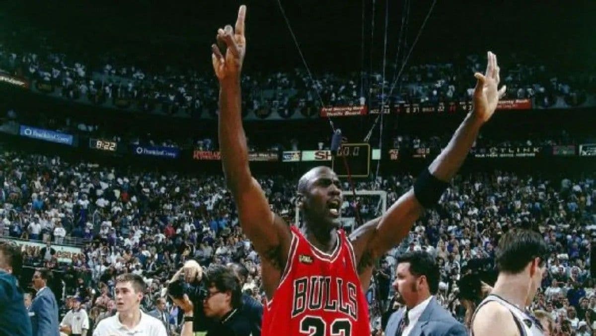 Camiseta de Michael Jordan de las Finales de la NBA 1998 vendida por 14 millones de dólares
