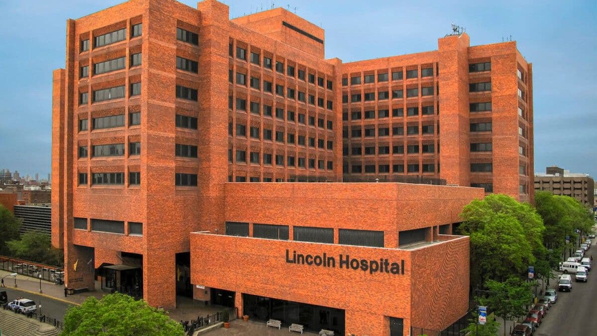 Hospital Lincoln en El Bronx organiza Feria de Regreso a Clases