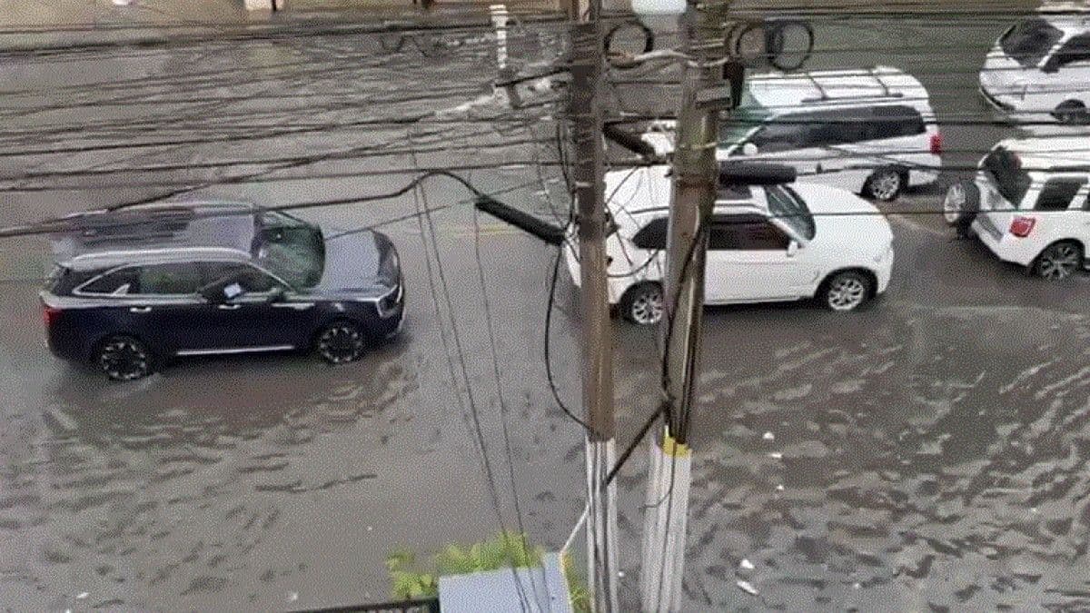 Inundaciones urbanas causan caos en el tránsito de Santo Domingo