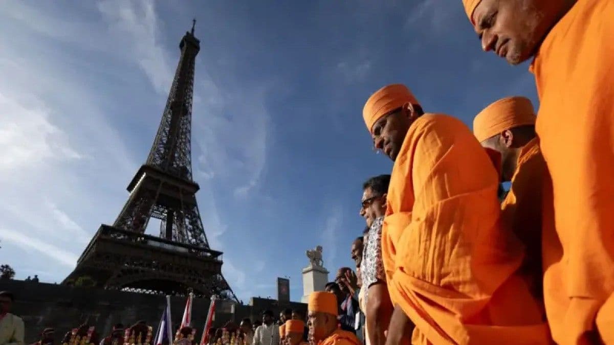 Investigación en Francia por sustitución de personal femenino en la Torre Eiffel
