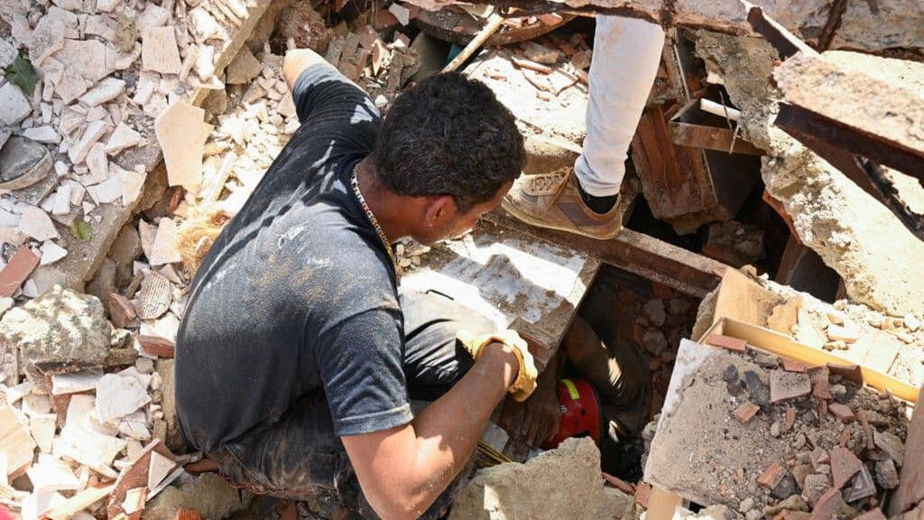 Supervivencia tras un derrumbe: el papel crucial del agua
