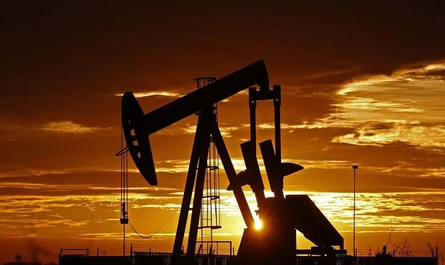 El precio del petróleo de Texas disminuye un 5,72% tras pausa de ataques de EE.UU. a Irán