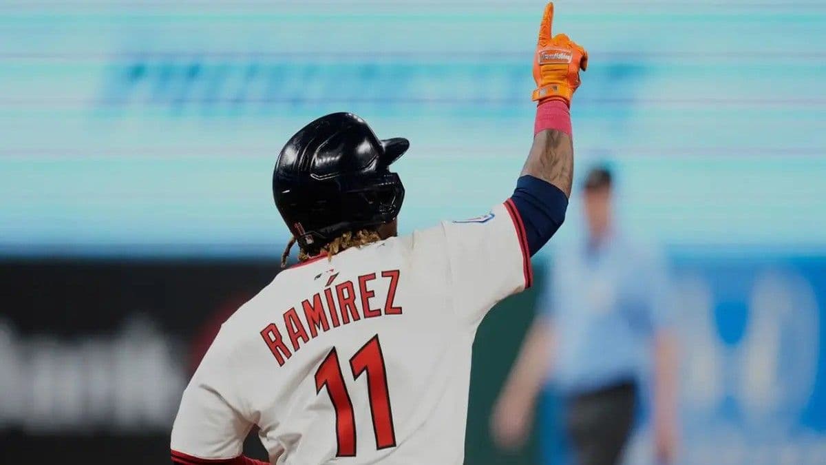 José Ramírez establece récord de embasarse en playoffs con Cleveland