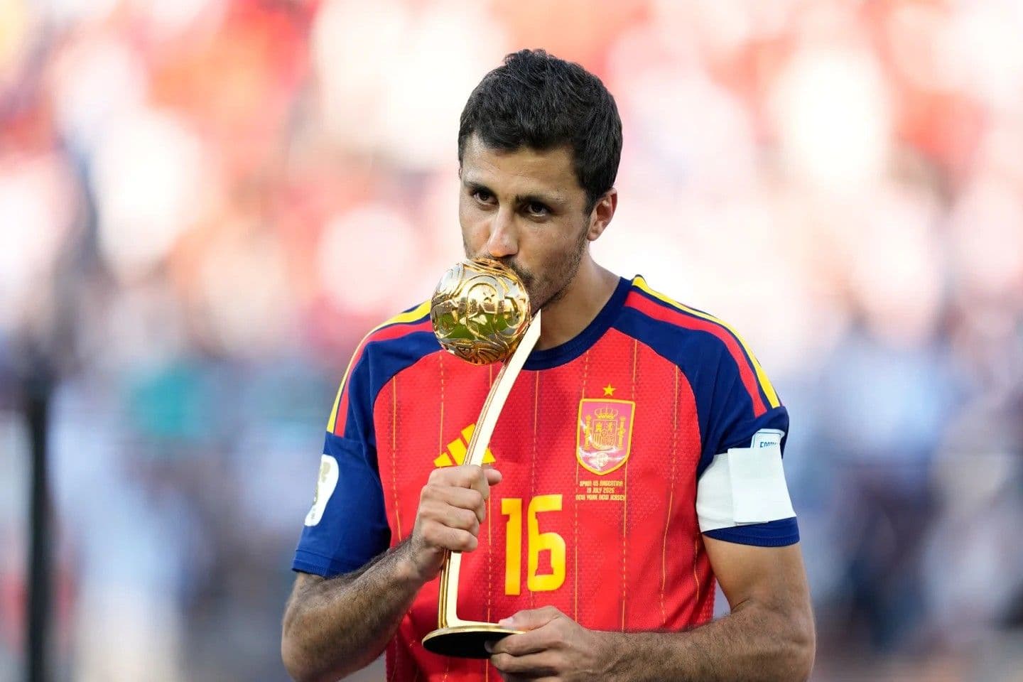 Rodri, centrocampista del Manchester City, será operado de la espalda