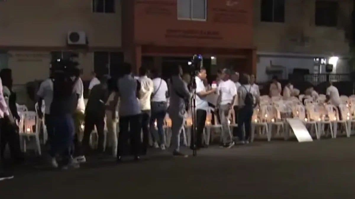 Familiares realizan vigilia por víctimas del caso Jet Set frente al Palacio de Justicia