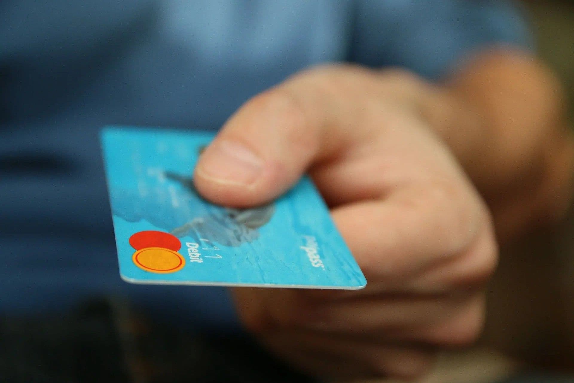Pasos a seguir ante cargos no reconocidos en tarjetas