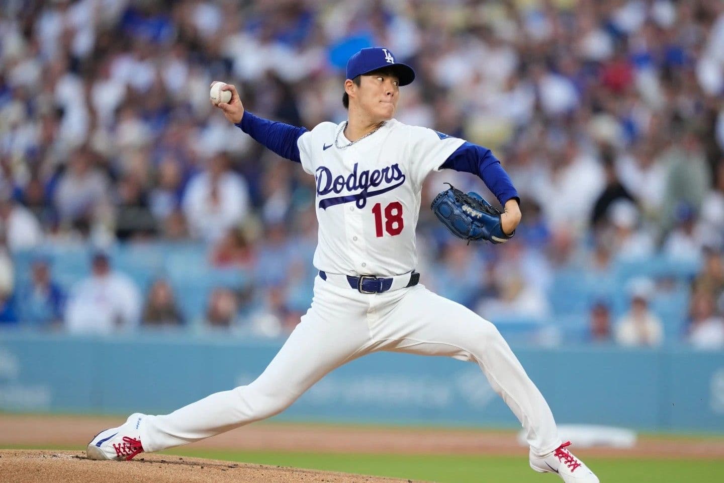 Yoshinobu Yamamoto impulsa victoria de Dodgers sobre Brewers
