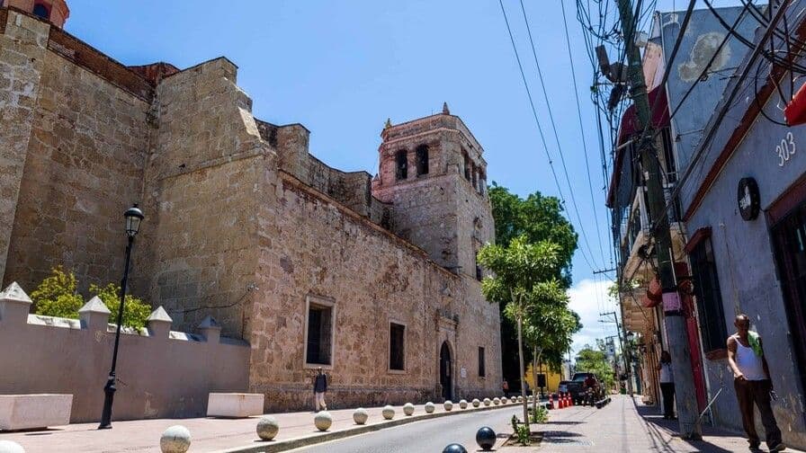 Restricciones de tránsito en la Zona Colonial a partir del lunes