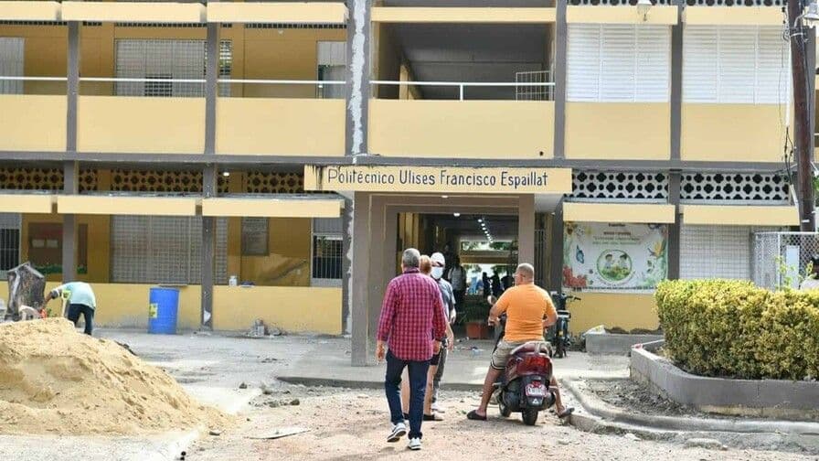 Once centros educativos en Santiago no inician el año escolar