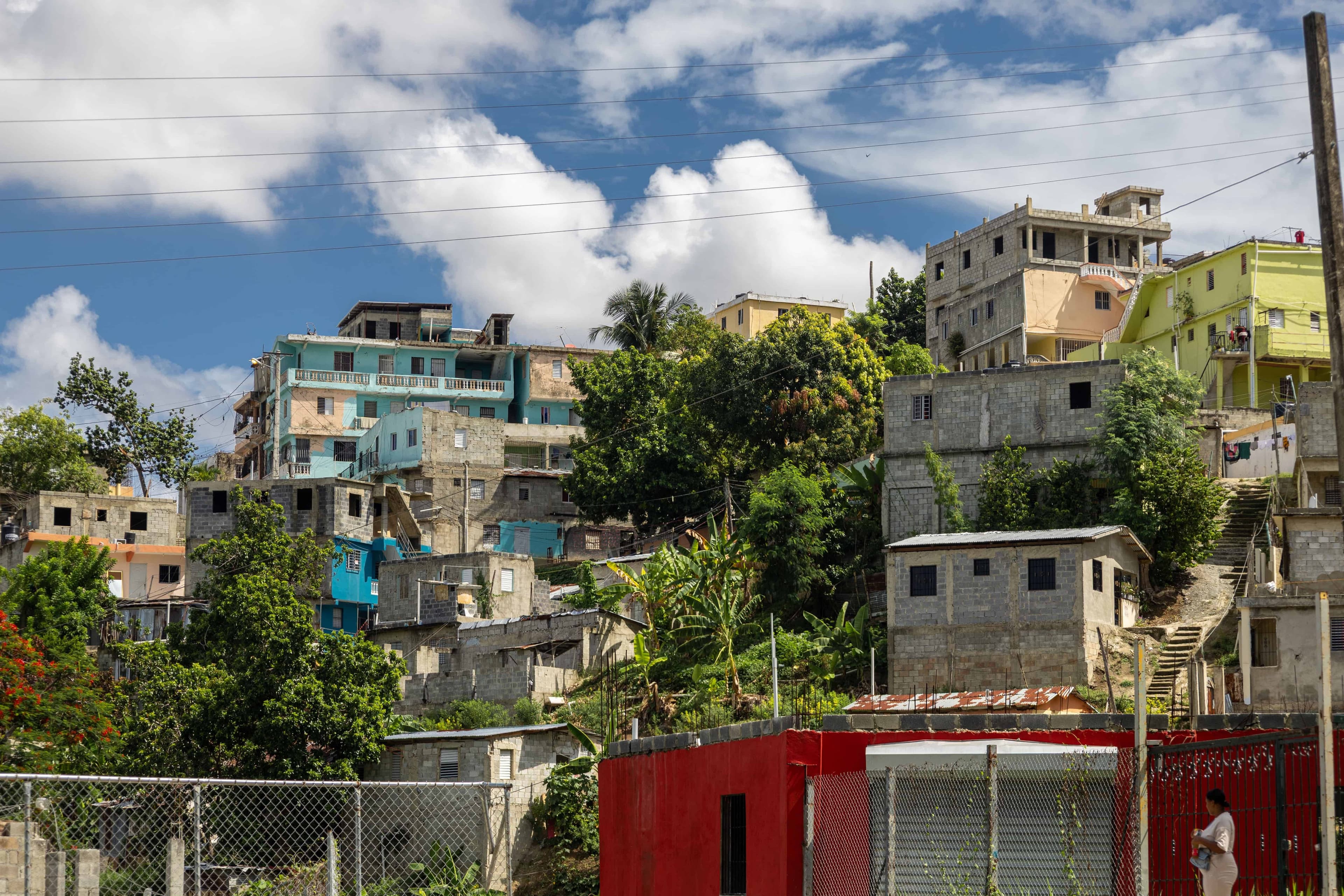 Viviendas en riesgo en Santo Domingo: un desafío urbanístico