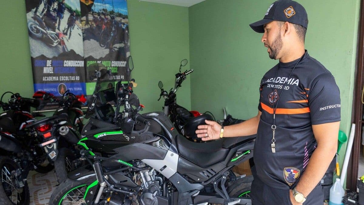 Academia de Motos RD fomenta la educación vial en motociclistas