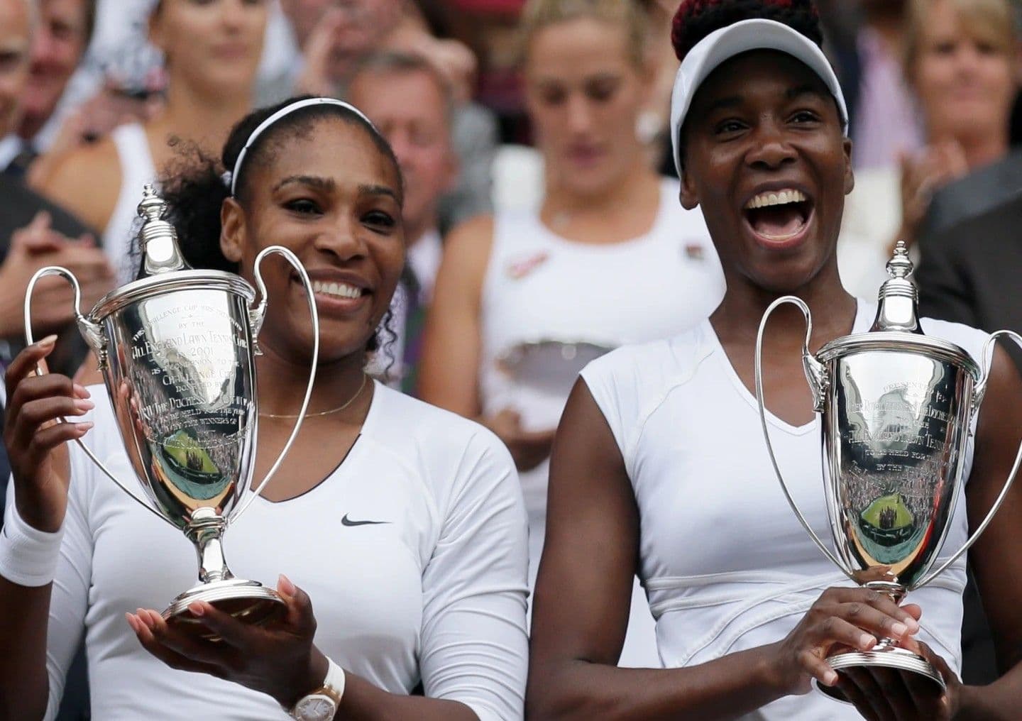 Serena y Venus Williams regresan a Wimbledon en dobles