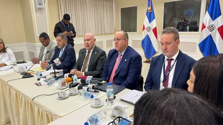 Comisión bicameral aprueba informe favorable al plan fiscal
