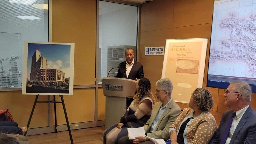 Adriano Espaillat impulsa centro cultural dominicano en Nueva York