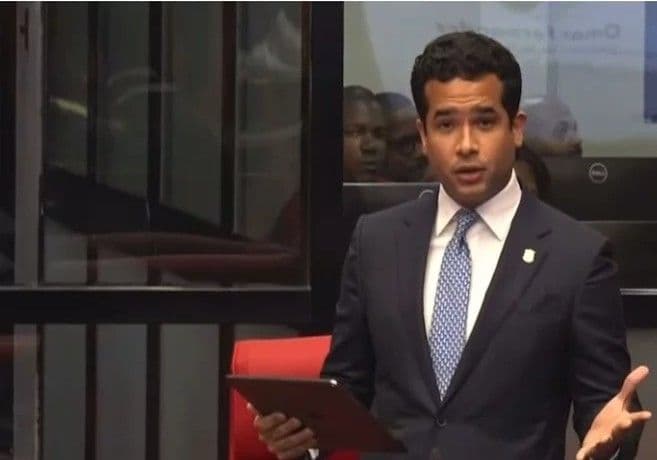 Omar Fernández apoya eliminación de anticipos a microempresas y advierte sobre impacto en PYMES