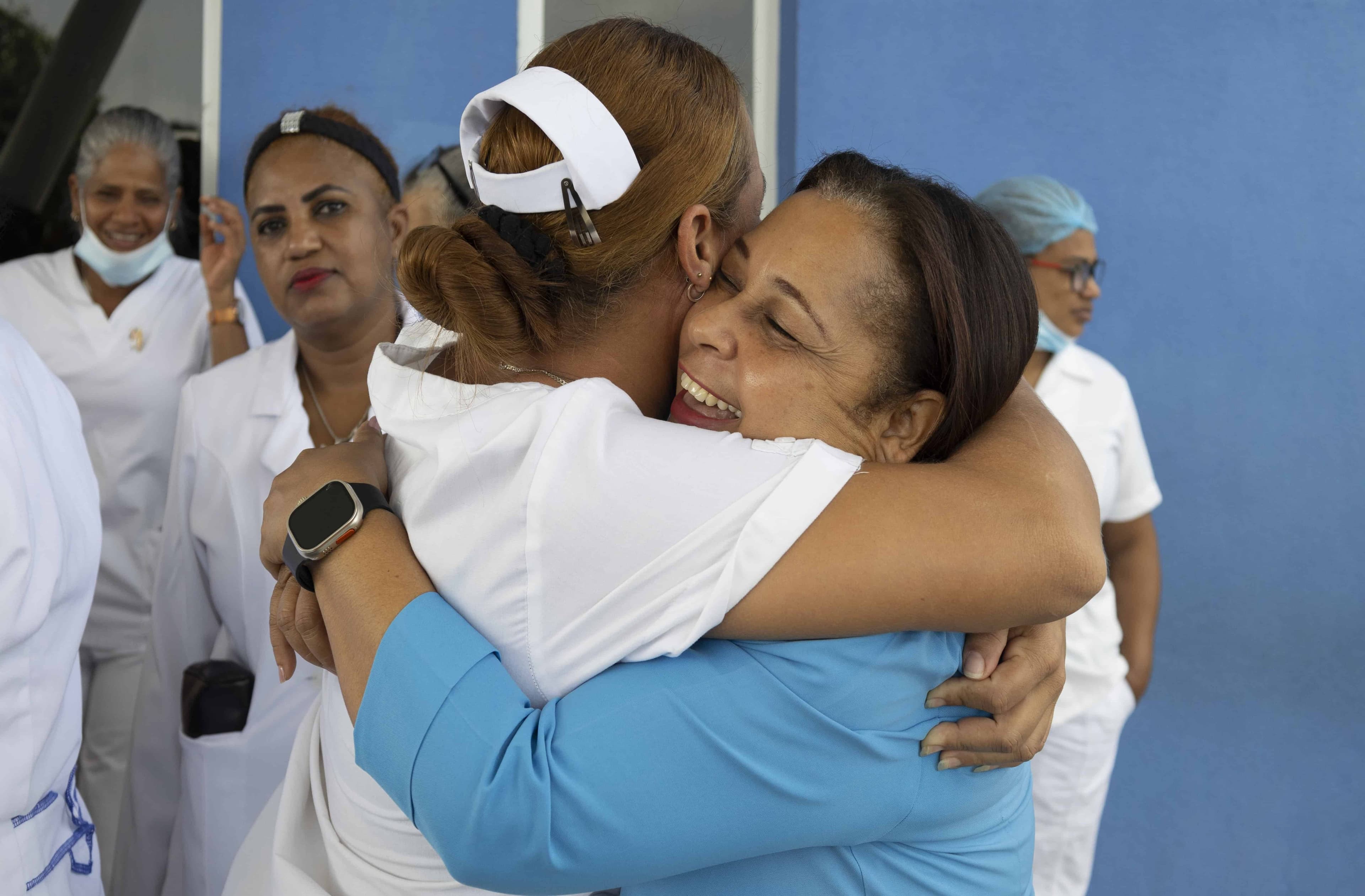 El dilema de las enfermeras dominicanas: quedarse o emigrar