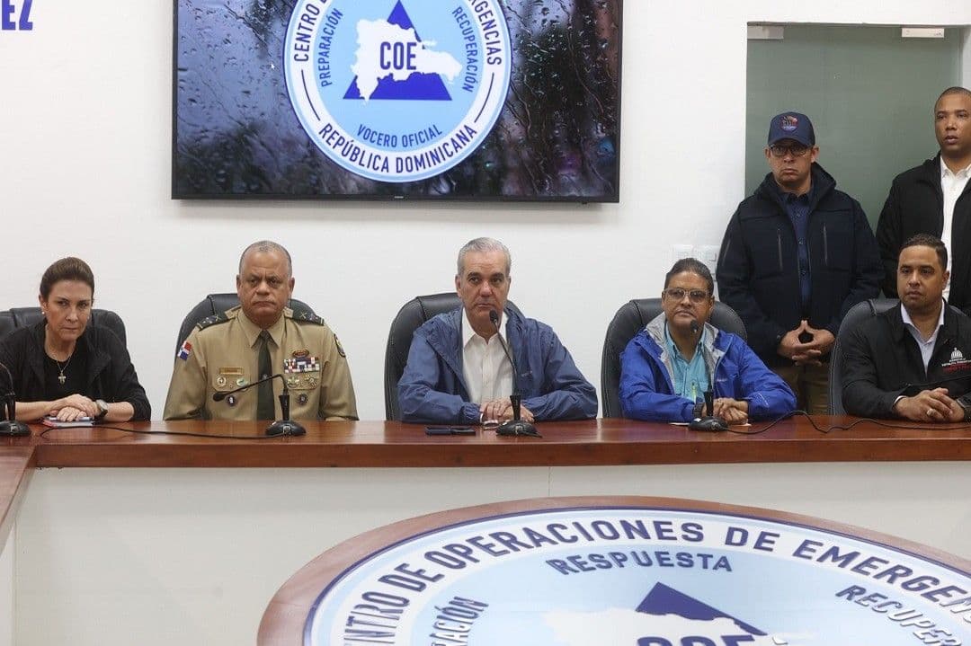 Abinader supervisa logística del COE para temporada ciclónica