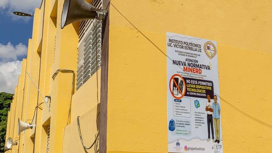 Regulación del uso de celulares en escuelas mejora convivencia estudiantil