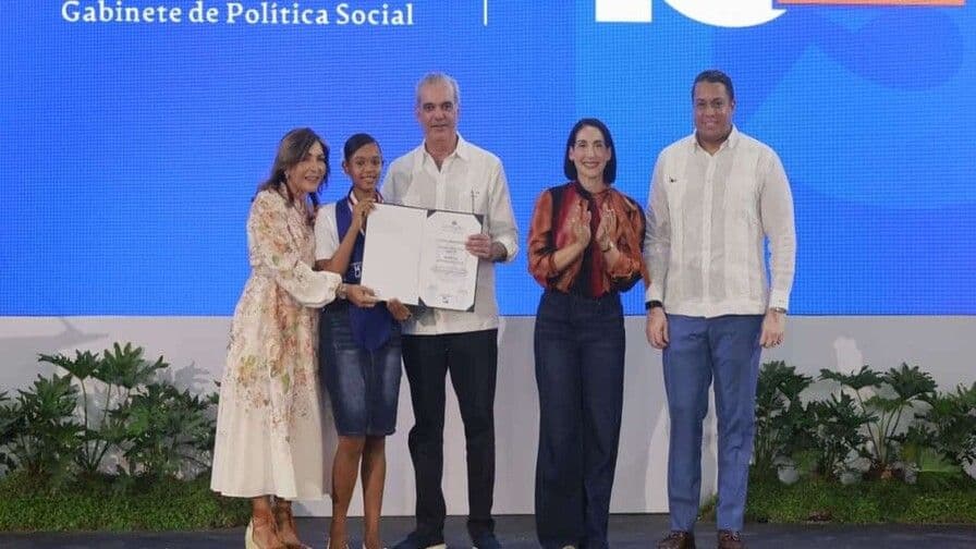 2,576 jóvenes se gradúan del Programa Oportunidad 14-24