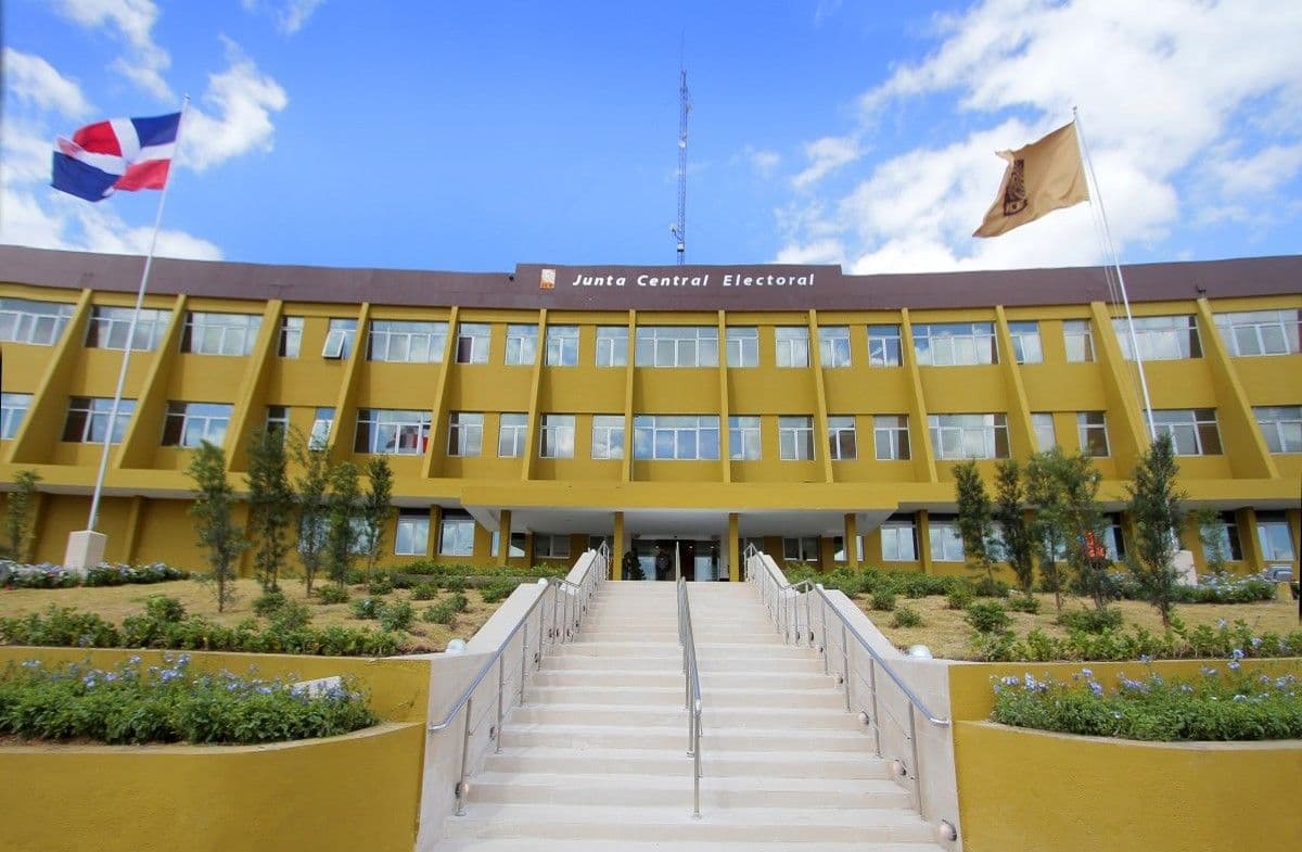 JCE rechaza reconocimiento a 100 partidos políticos