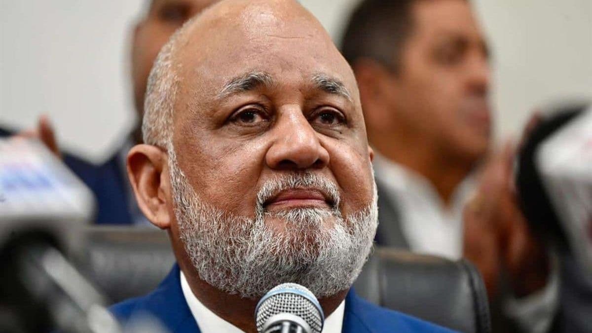 Ángel Martínez busca acuerdo en demanda por difamación de Roberto Fulcar