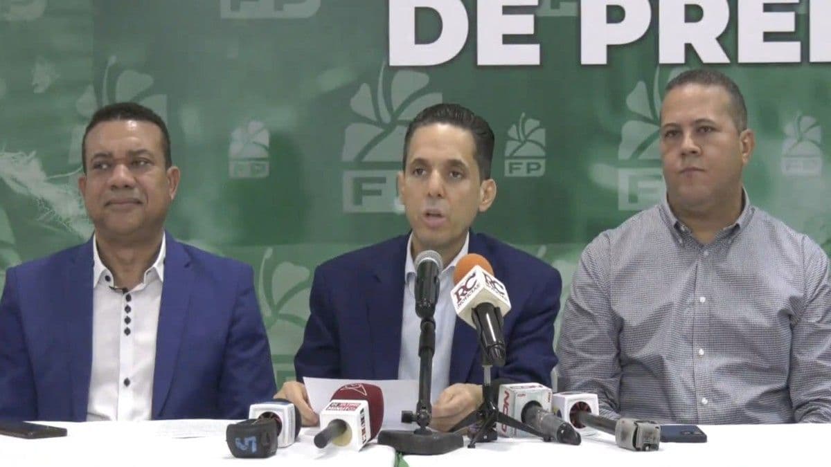 Juan Gómez critica cambios en el sector eléctrico como meras rotaciones