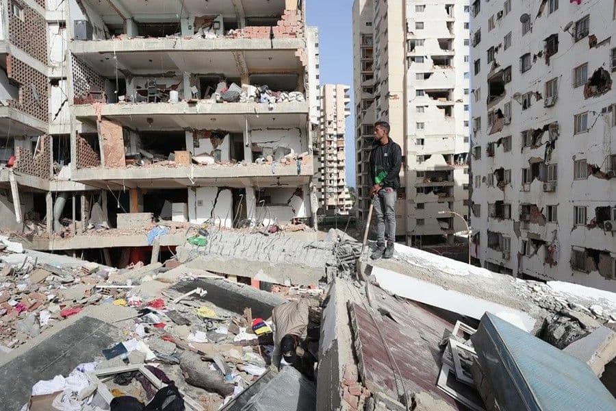 Rescatan a niño de 3 años tras terremotos en Venezuela
