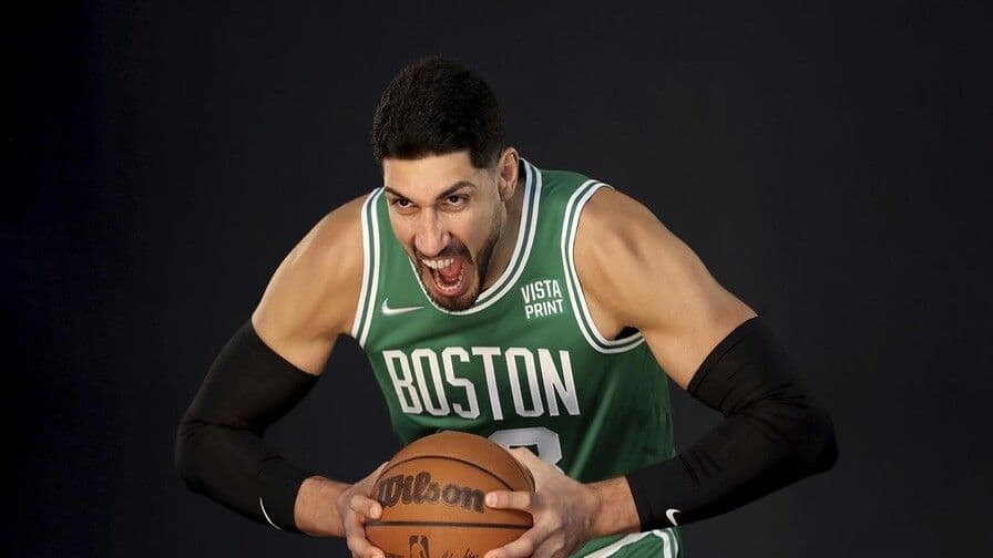 Enes Kanter Freedom oficializa su candidatura al Draft de la WNBA