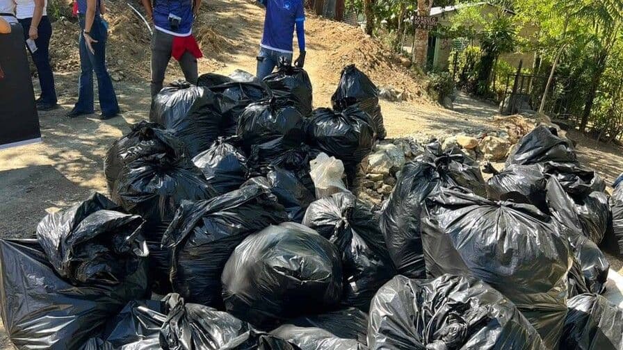 Retiran 7,550 libras de residuos de las riberas del río Camú