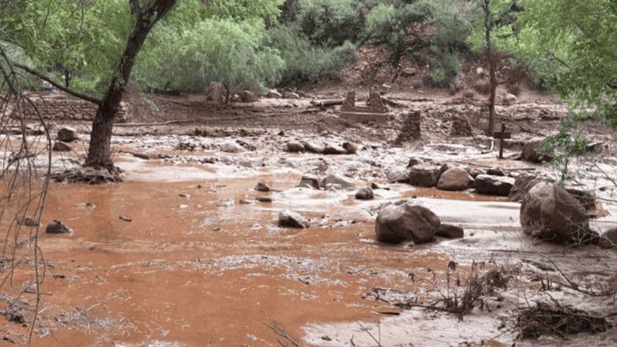 Inundaciones afectan viviendas y vías en Santo Domingo Este
