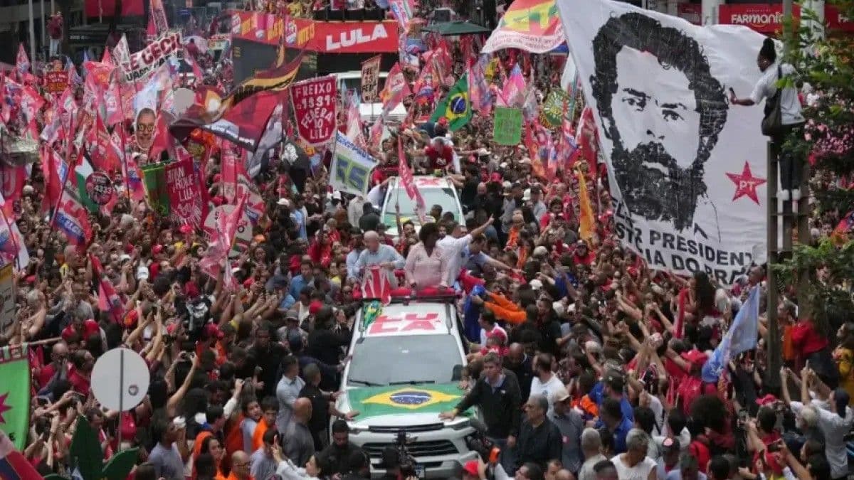 Lula da Silva gana terreno frente a Flávio Bolsonaro a una semana de las elecciones en Brasil