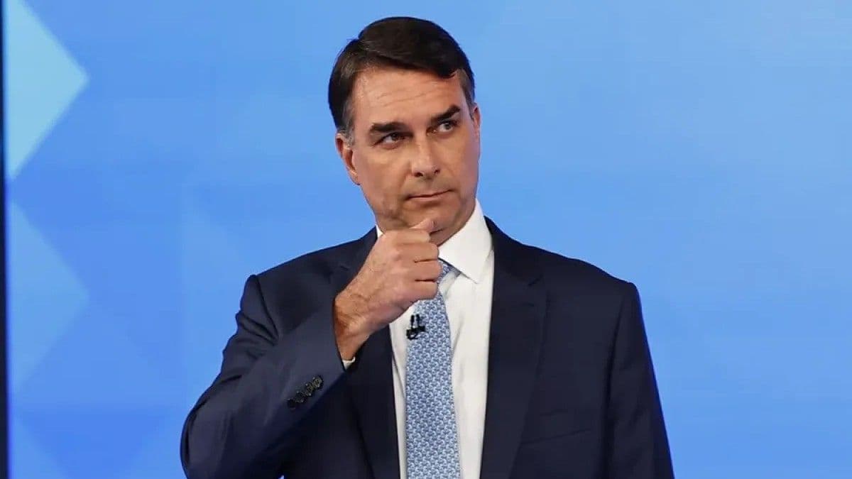 Flávio Bolsonaro llega a Miami tras perder elecciones en Brasil