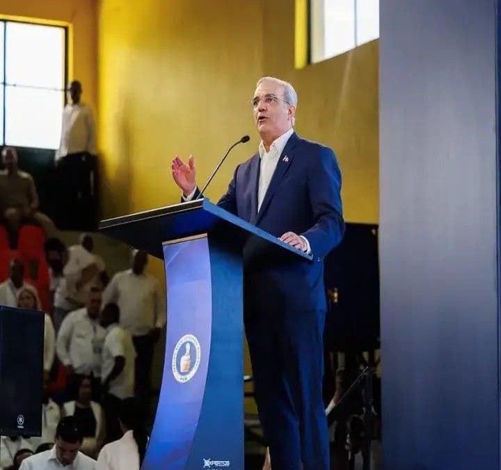 Abinader asume presidencia del PRM sin intención de apadrinar sucesor