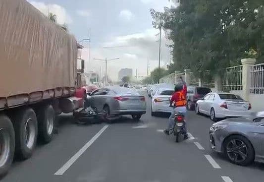 Accidente en la avenida Luperón deja a una mujer gravemente herida