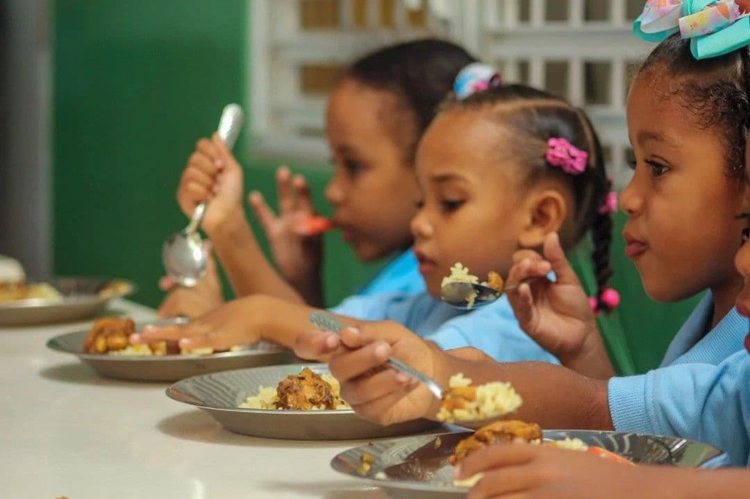 INABIE evalúa soluciones para el almuerzo escolar en Rancho Arriba