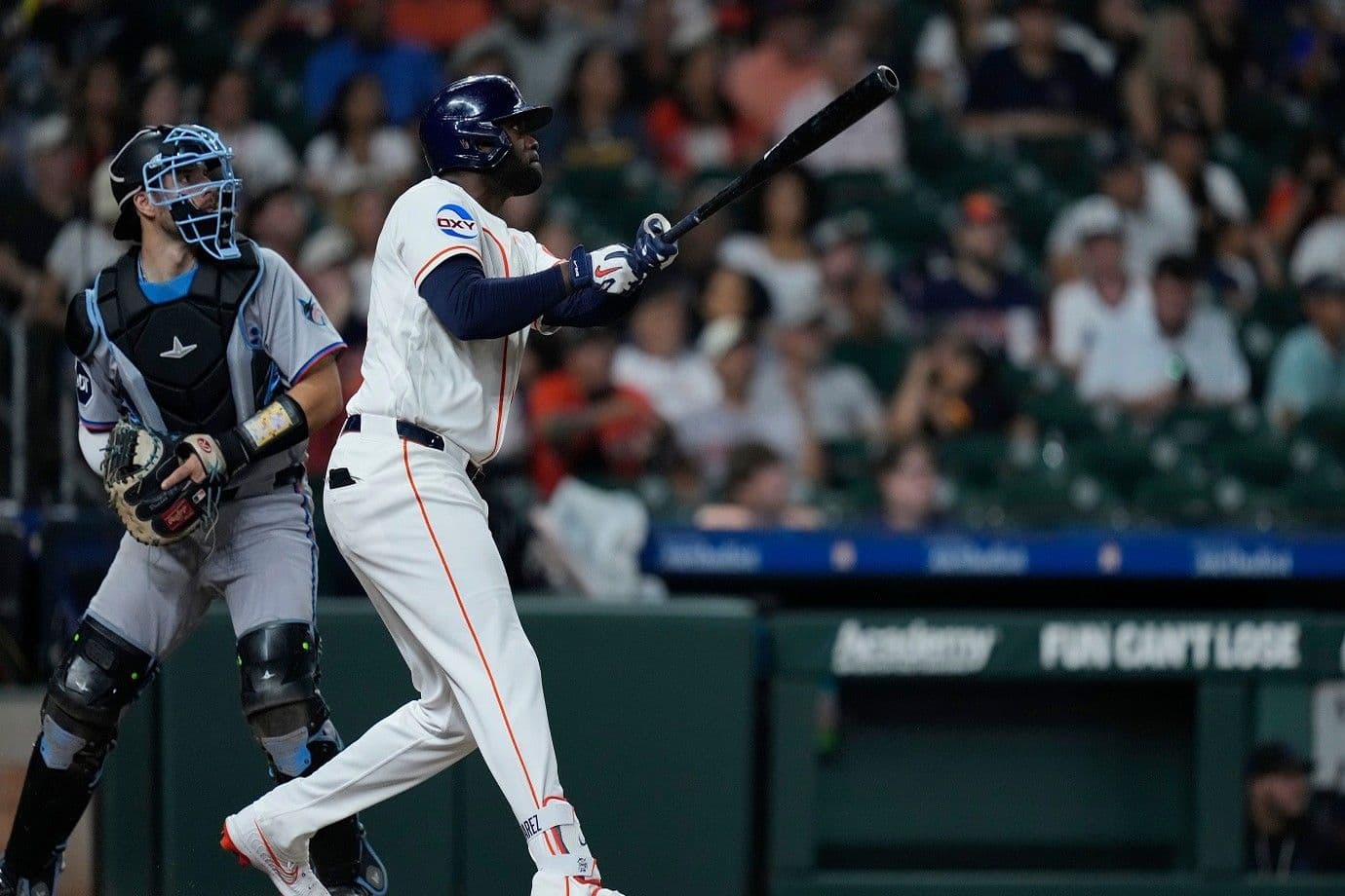 Yordan Álvarez se enfoca en su juego y evita hablar de la Triple Corona