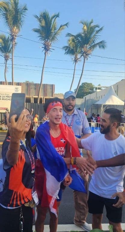 Álvaro Abreu gana oro y establece récord en media maratón
