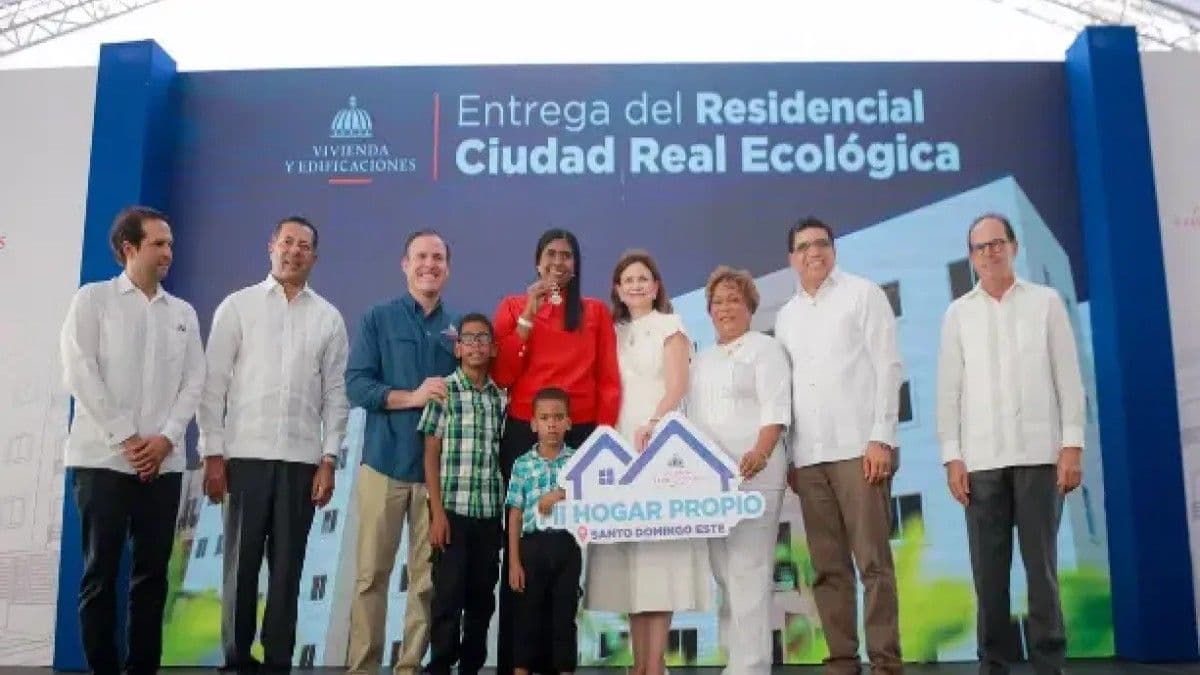 Entrega de 836 apartamentos e inauguración de escuela en Santo Domingo Este