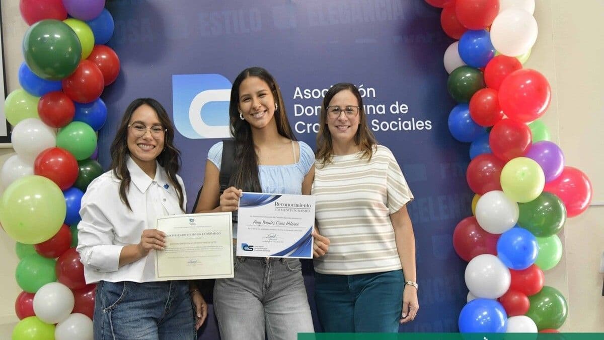 ADCS celebra reconocimiento al mérito estudiantil