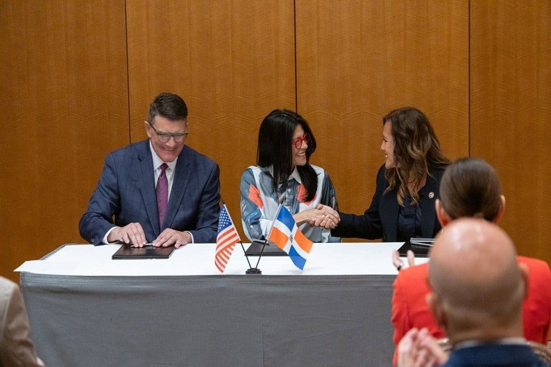 ADOZONA firma acuerdos para fortalecer comercio con Carolina del Norte