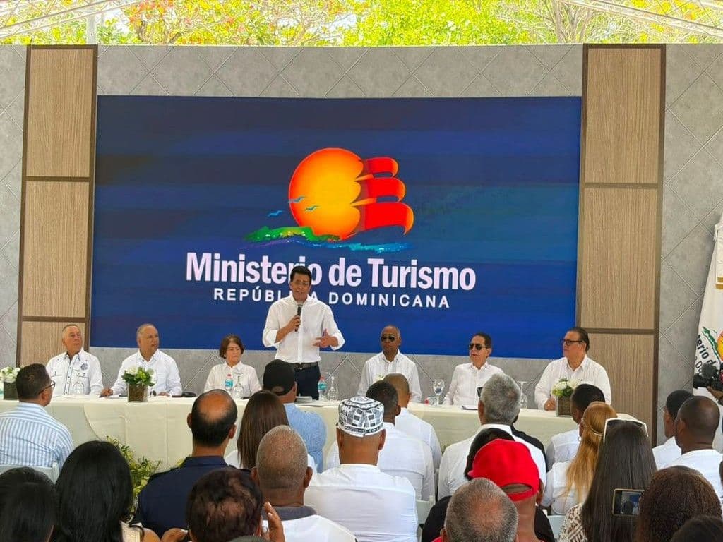David Collado impulsa obras turísticas en Baní con inversión millonaria