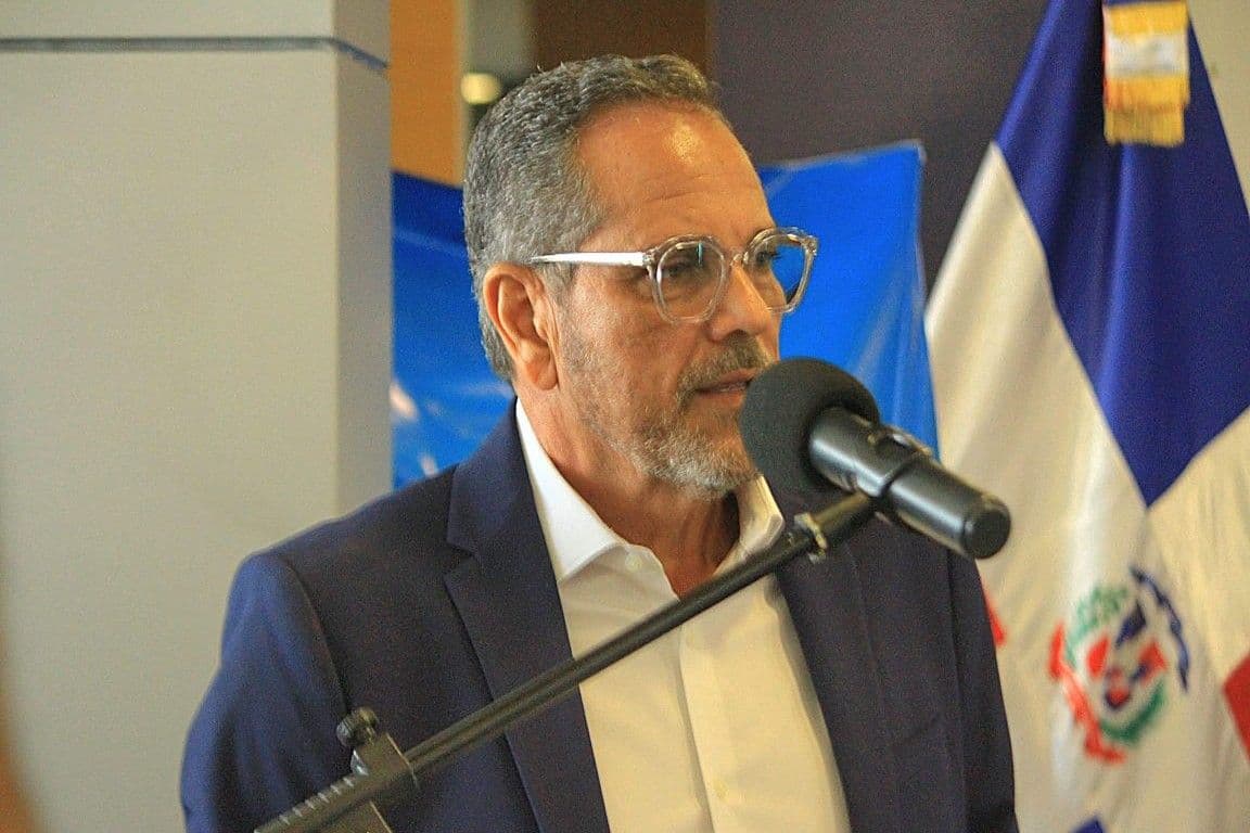 Comisionado de Béisbol agradece a Abinader por decreto sobre reglamento