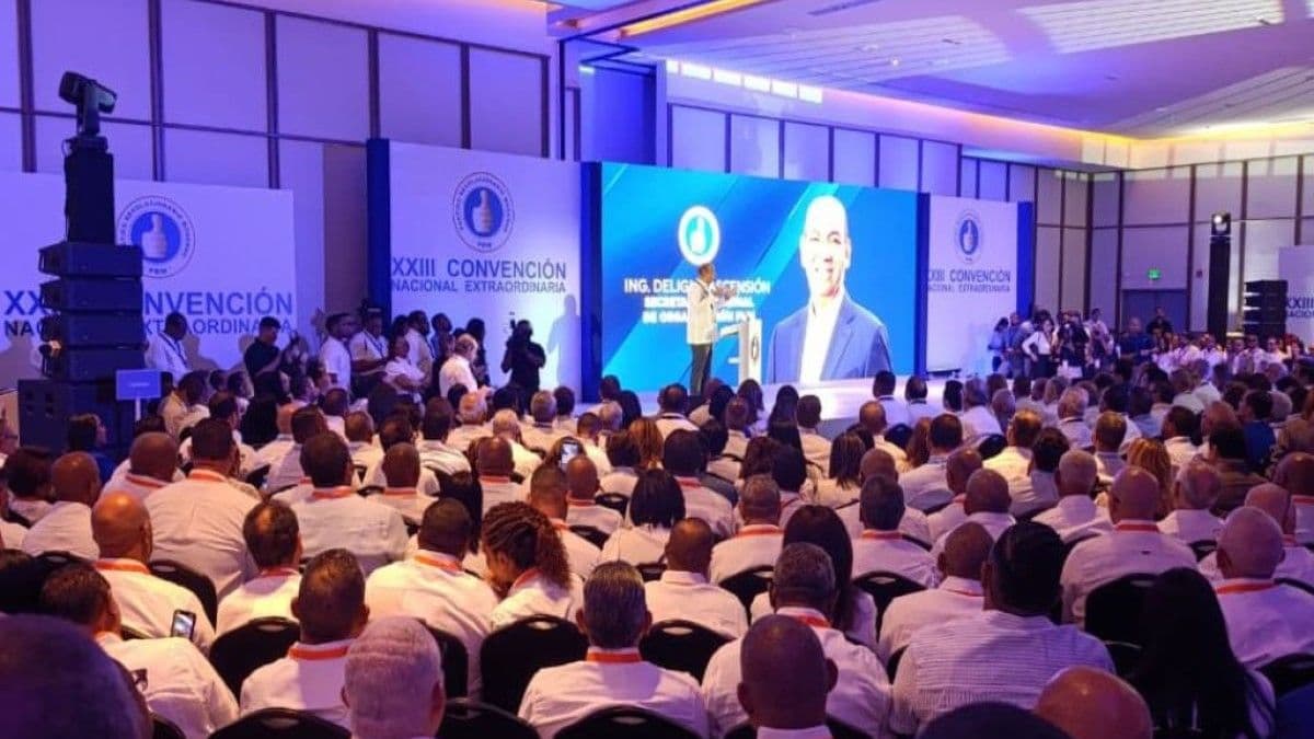 Luis Abinader asume la presidencia del PRM con el reto de la sucesión