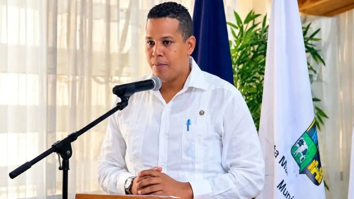 Detienen a director distrital de Rincón por posesión ilegal de armas